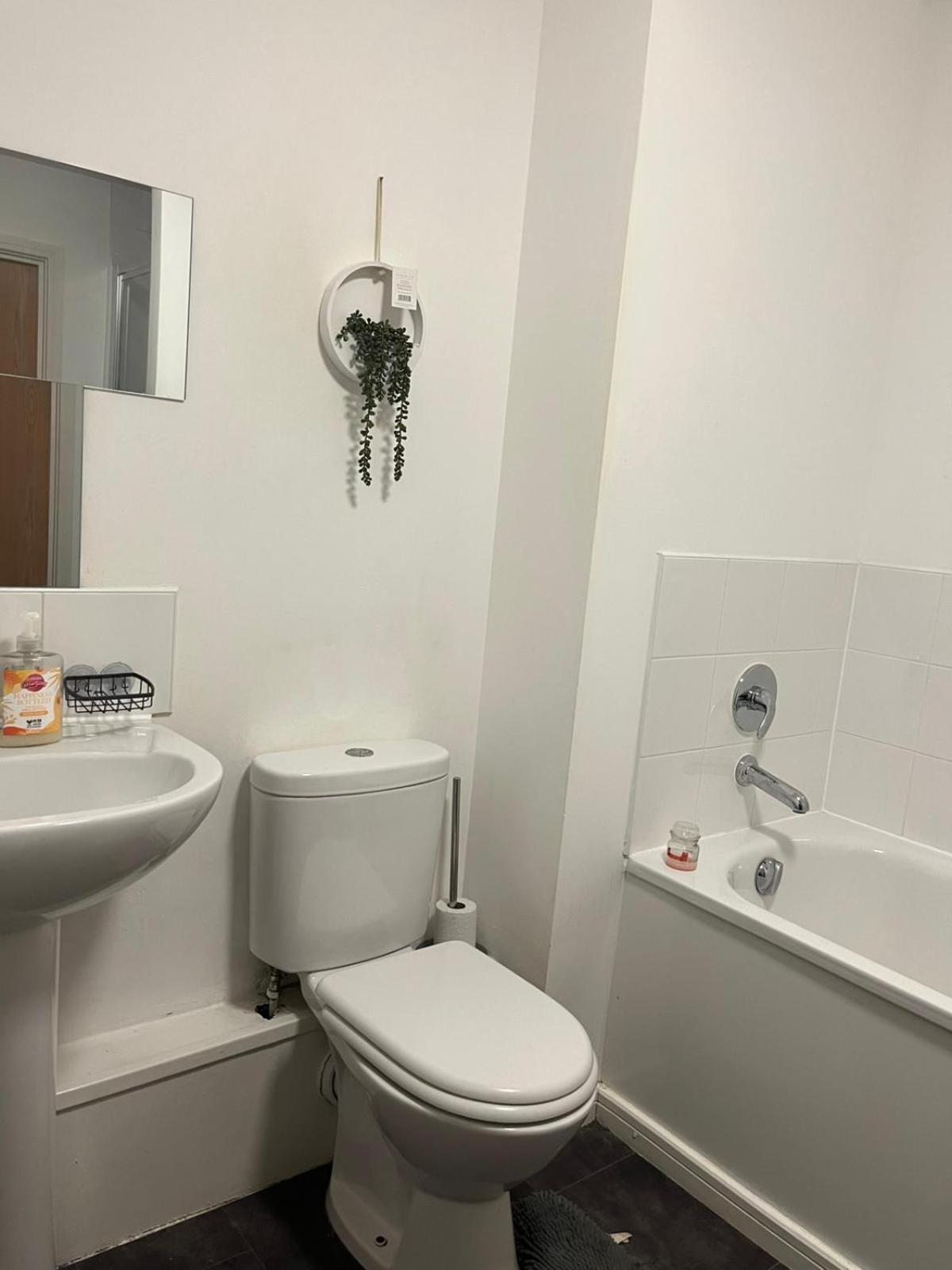 Privatunterkunft Cosy Next To Etihad Stadium *
